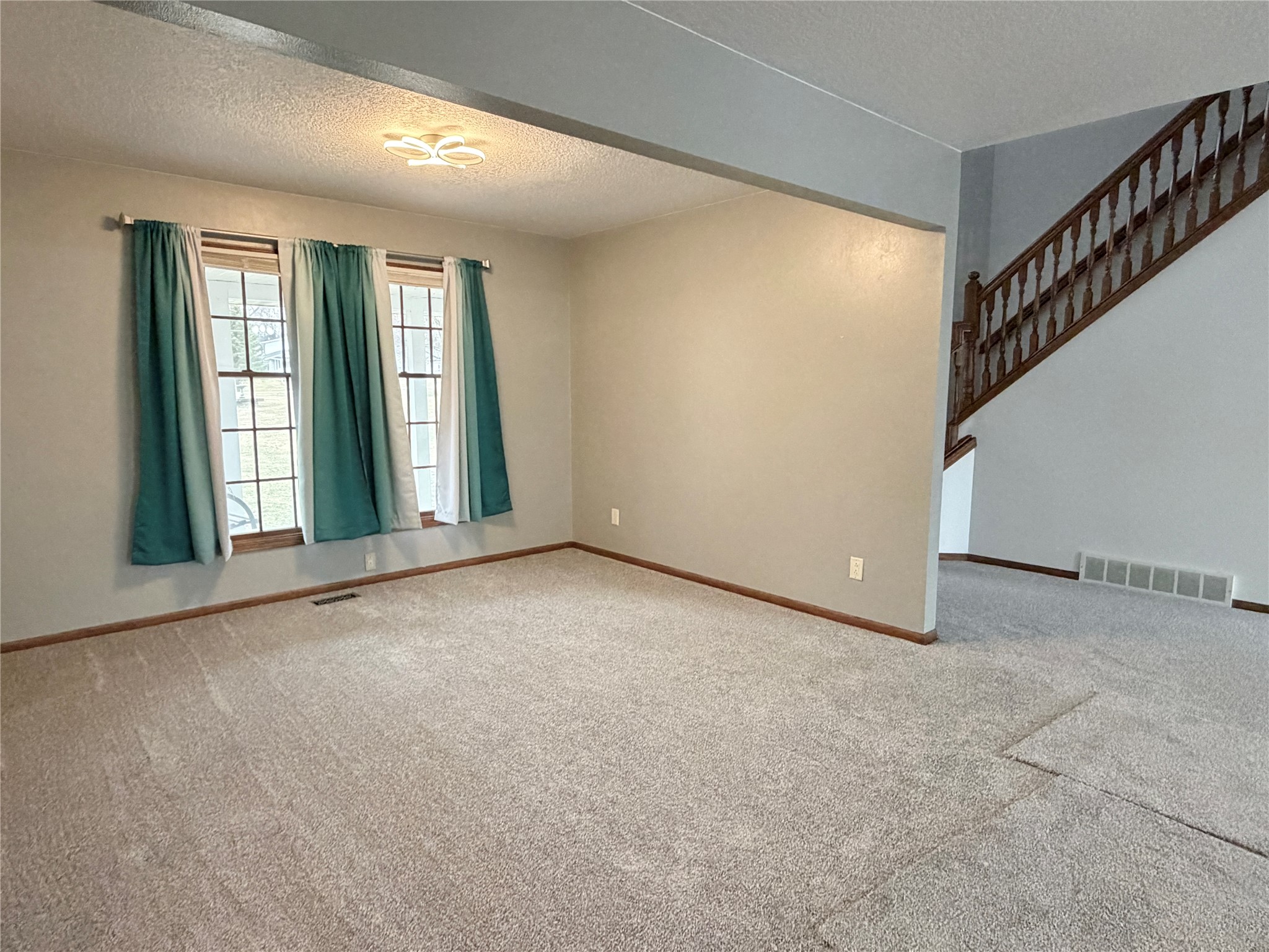 411 W Lincoln Street