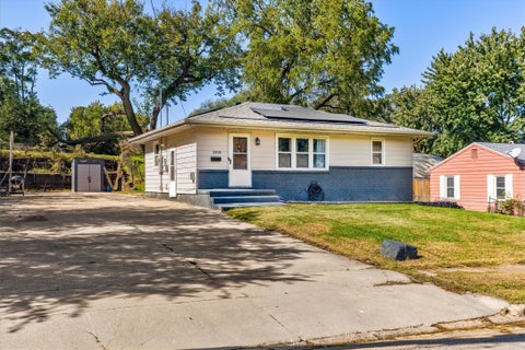 Homes For Sale - 2436 SE 7th Street<br/> Des Moines, IA 50315