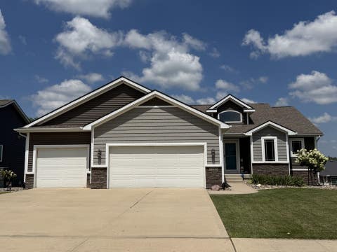 Homes For Sale - 1245 Veterans Memorial Drive<br/> Carlisle, IA 50047