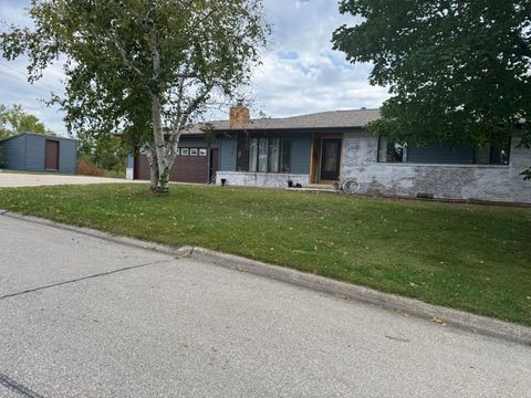 Homes For Sale - 800 N 4th Street<br/> Guthrie Center, IA 50115