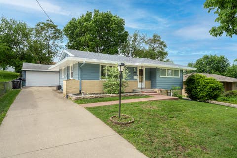 Homes For Sale - 2429 E Tiffin Avenue<br/> Polk County, Des Moines, IA 50317