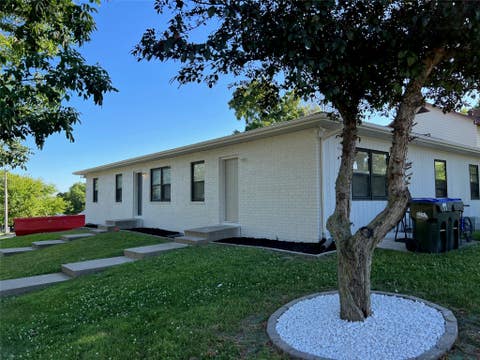 Homes For Sale - 415 Mormon Trek Blvd Boulevard<br/> Iowa City, IA 52246