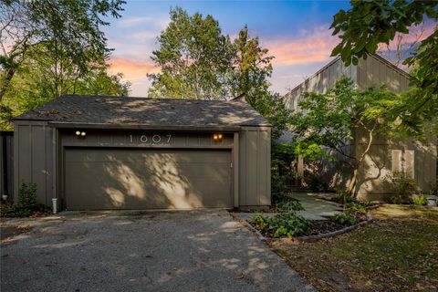 1607 Thornwood Road West Des Moines IA 50265