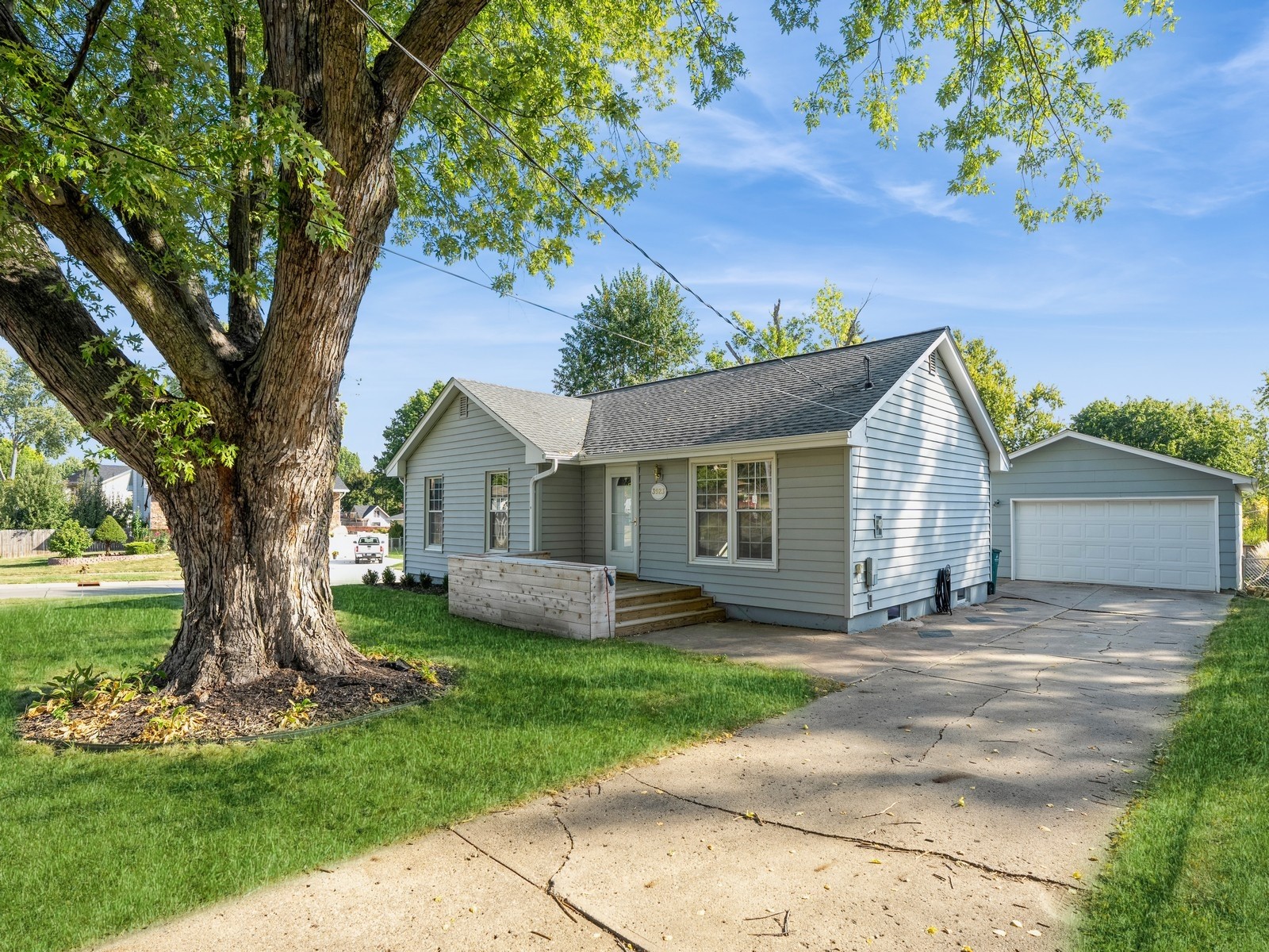 3923 80th Street, Urbandale, Iowa image 1