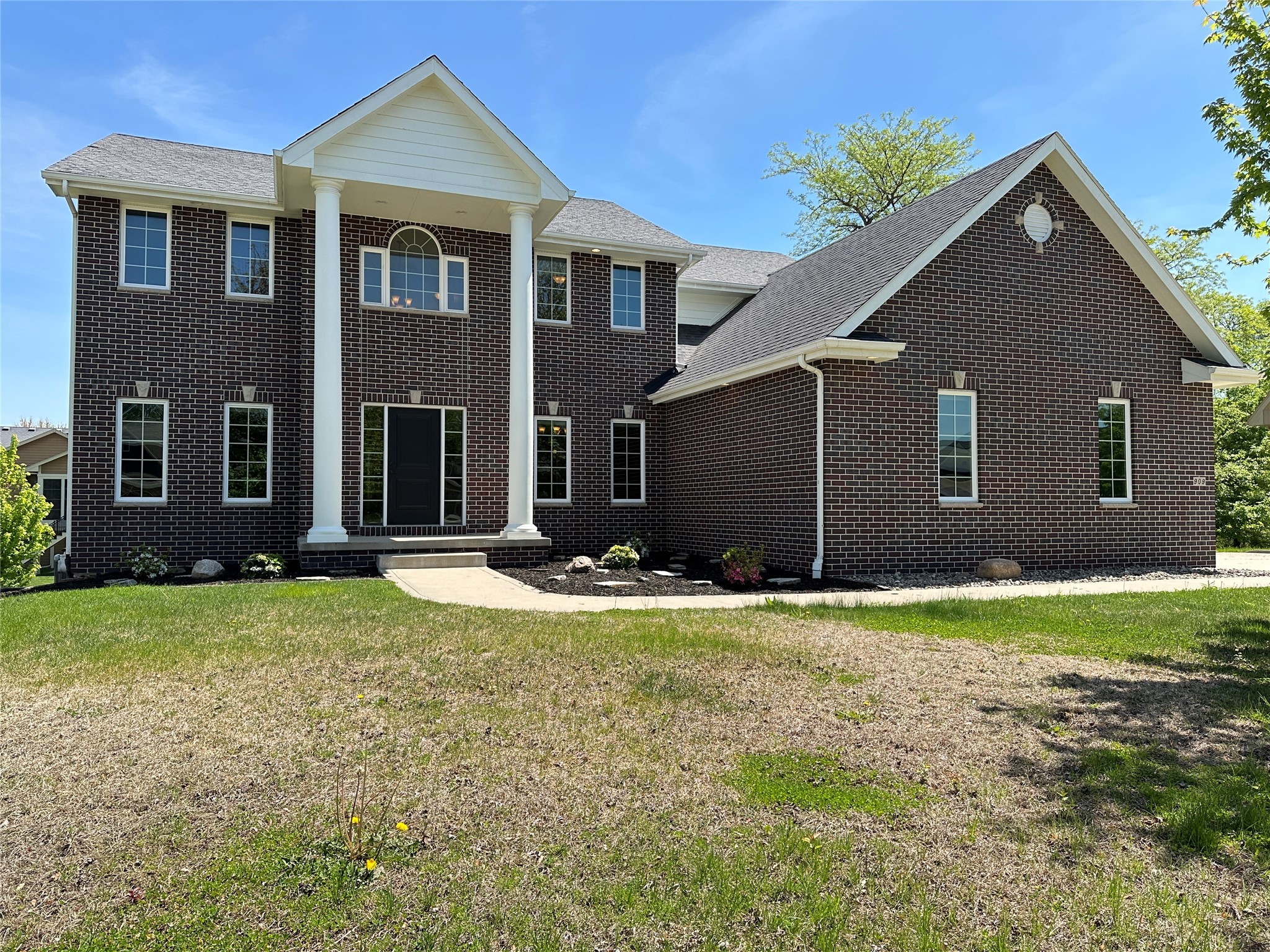 909 NE Williamsburg Court, Ankeny, Iowa image 1