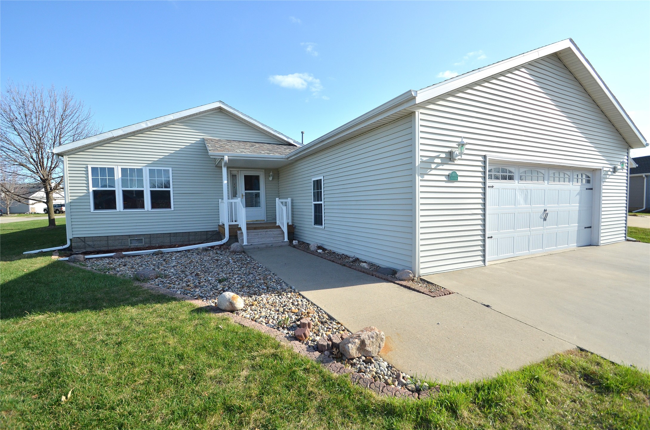 811 33rd Street, Bondurant, Iowa image 1