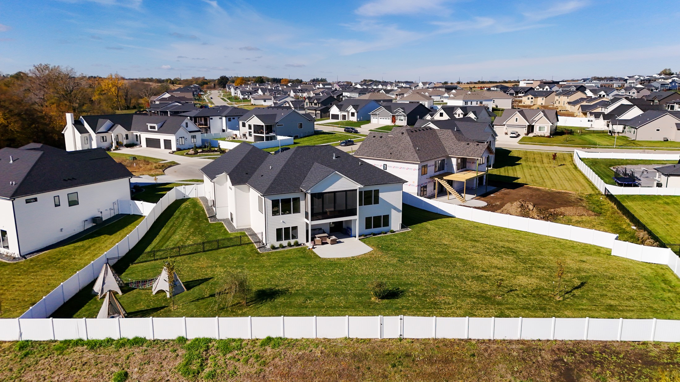 785 Canterbury Circle