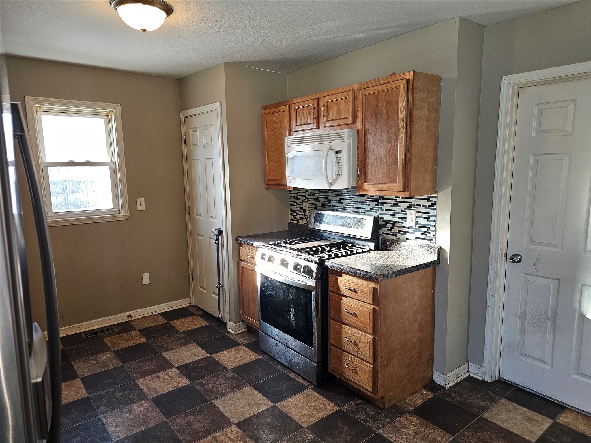 2311 Des Moines Street