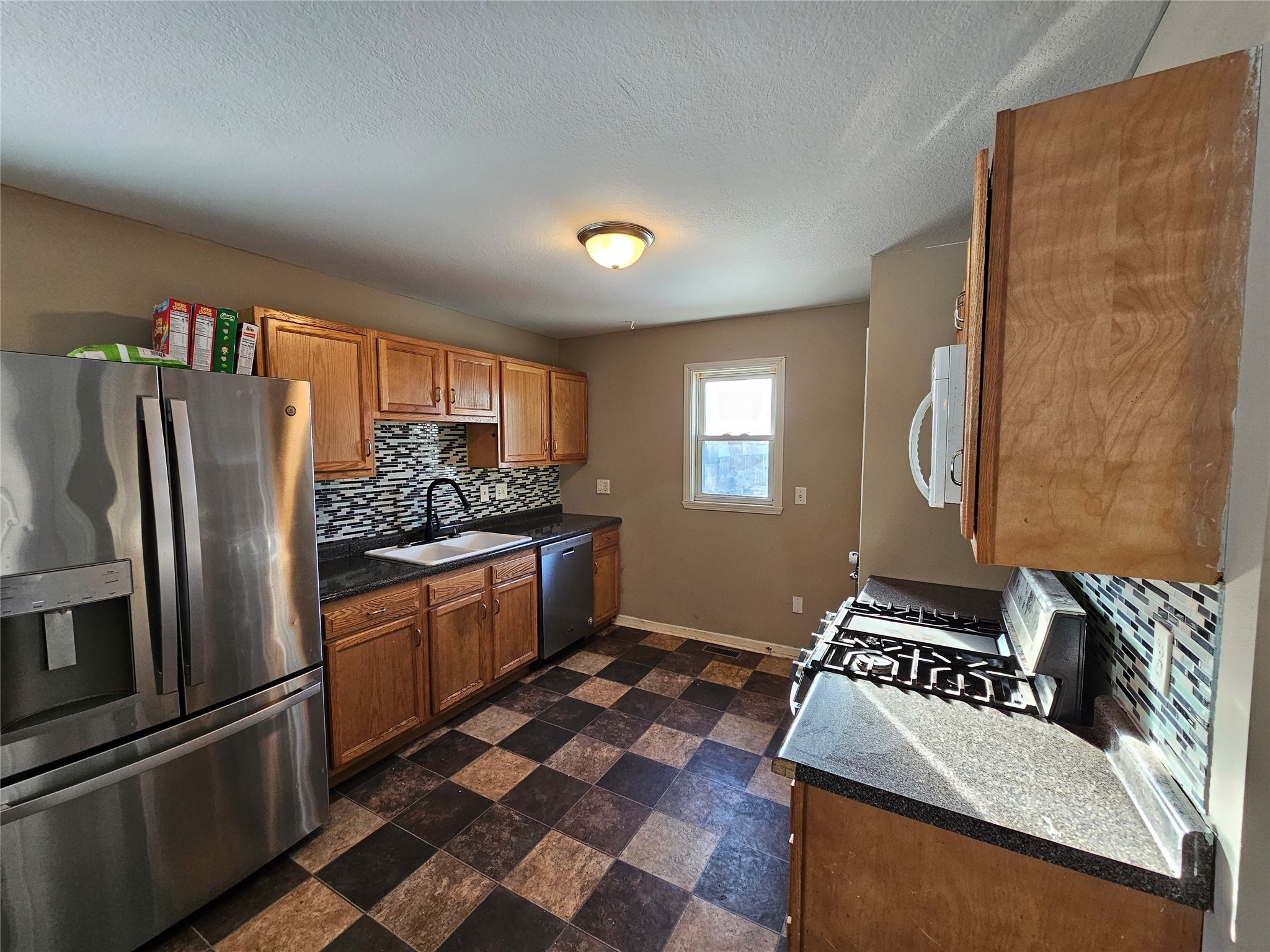 2311 Des Moines Street