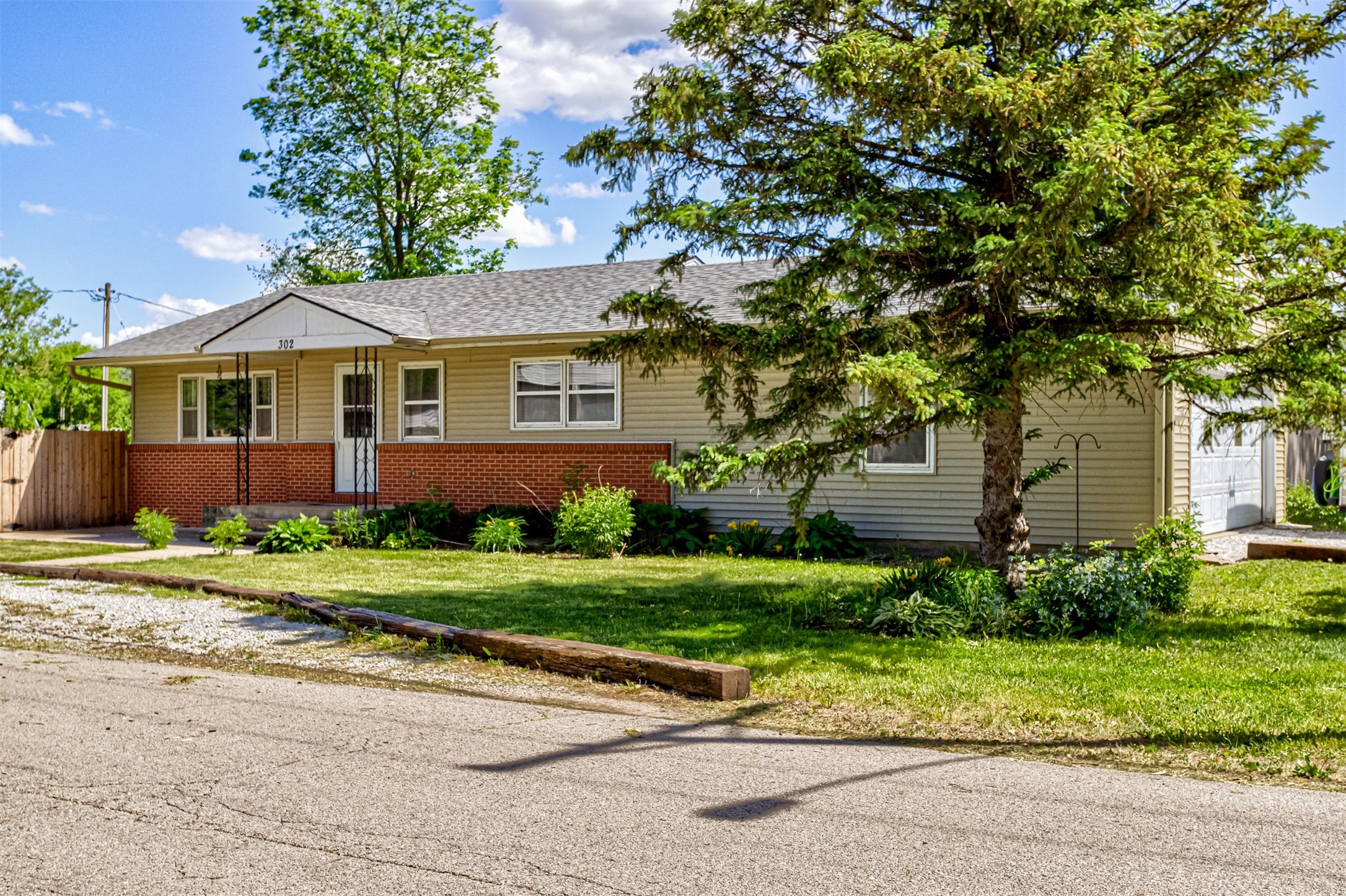 302 E Sycamore Street, Ogden, Iowa image 3