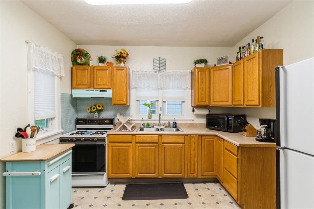 Des Moines, Iowa 50314, United States, 3 Bedrooms Bedrooms, ,1 BathroomBathrooms,Residential,Active,211308