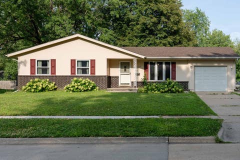Homes For Sale - 617 NW Beechwood Street<br/> Ankeny, IA 50023