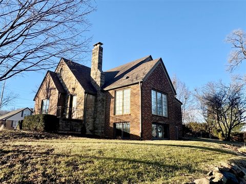 Homes For Sale - 515 Ashworth Road<br/> West Des Moines, IA 50265