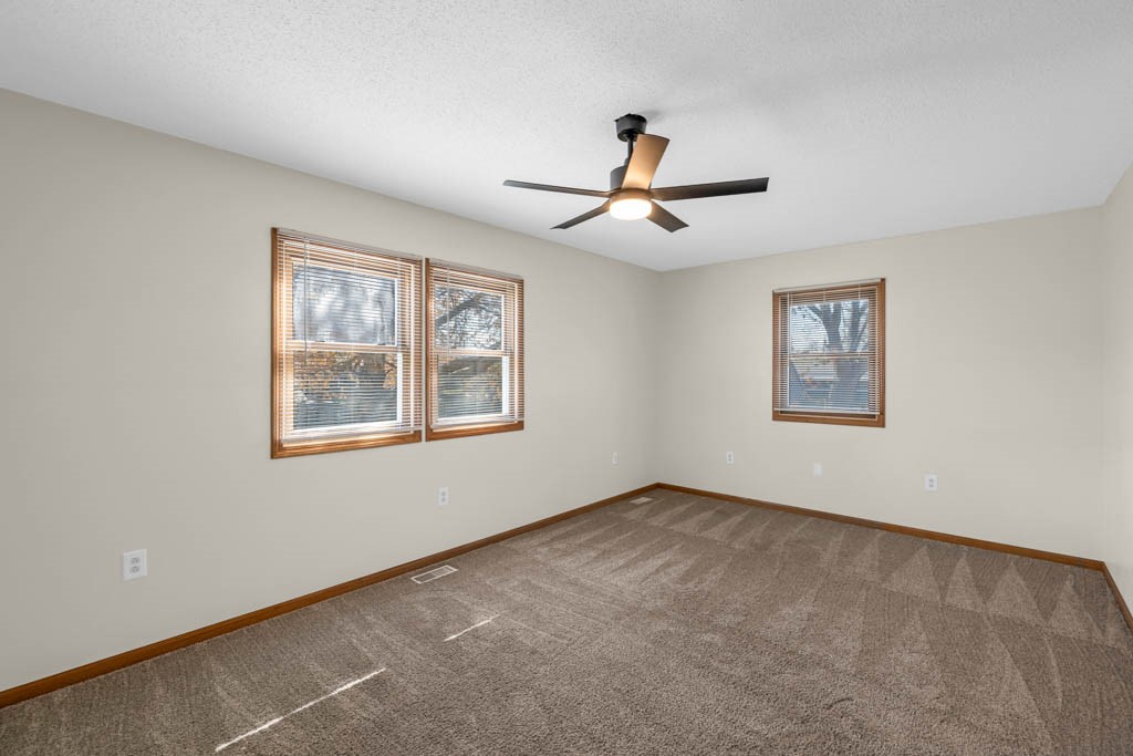 320 E 9th Street, Newton, Iowa image 10