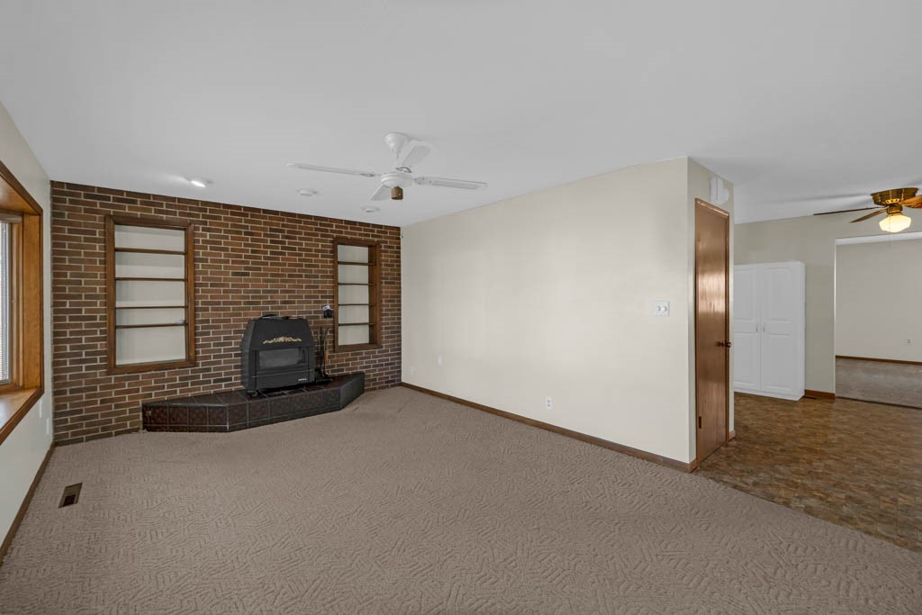 320 E 9th Street, Newton, Iowa image 3