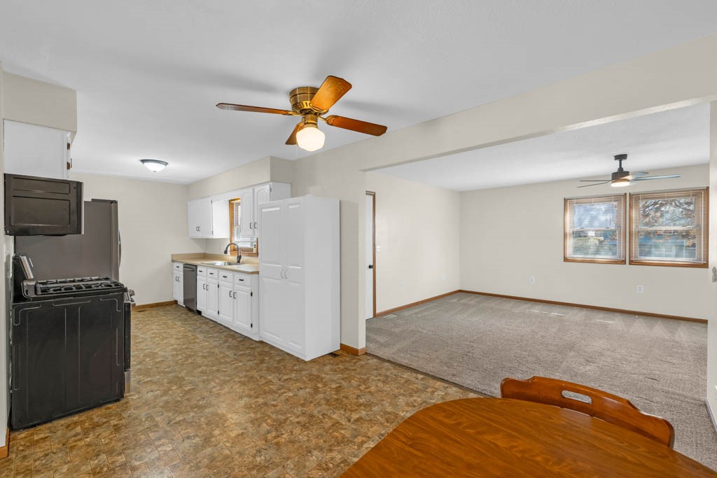 320 E 9th Street, Newton, Iowa image 6