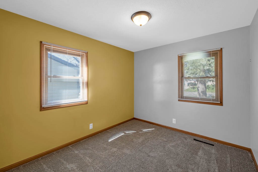 320 E 9th Street, Newton, Iowa image 14