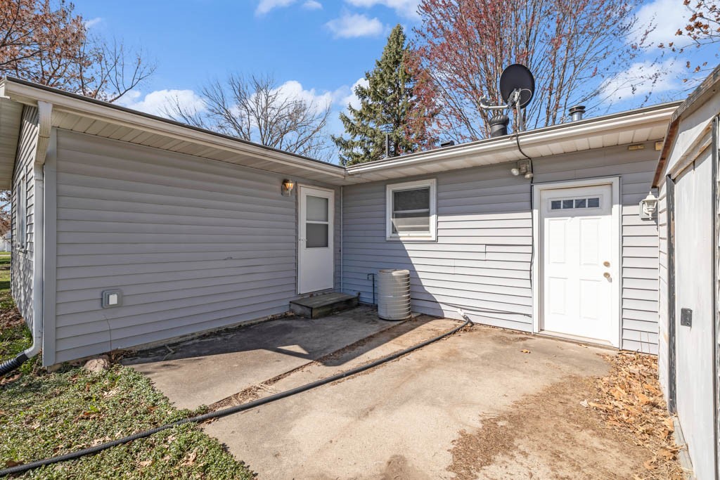320 E 9th Street, Newton, Iowa image 20