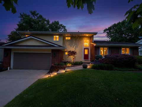 Homes For Sale - 4105 Pommel Place<br/> West Des Moines, IA 50265