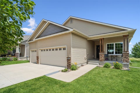 Homes For Sale - 931 15th Avenue<br/> Altoona, IA 50009