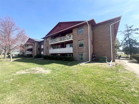Condo For Sale - 7815 Douglas Avenue #101<br/> Urbandale, IA 50322