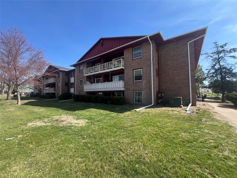 Condo For Sale - 7815 Douglas Avenue #101<br/> Urbandale, IA 50322