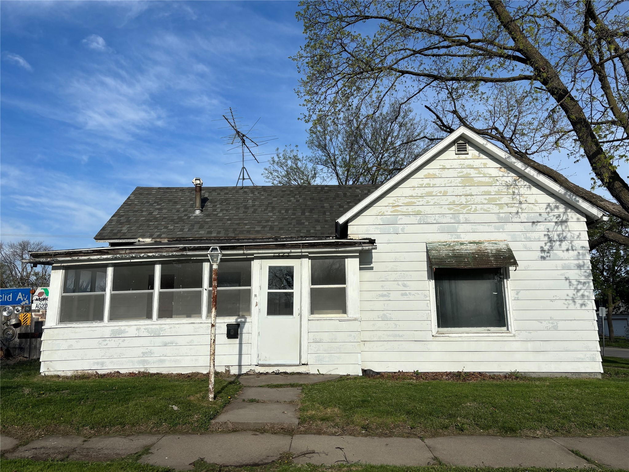 1323 5th Street, Perry, Iowa image 1