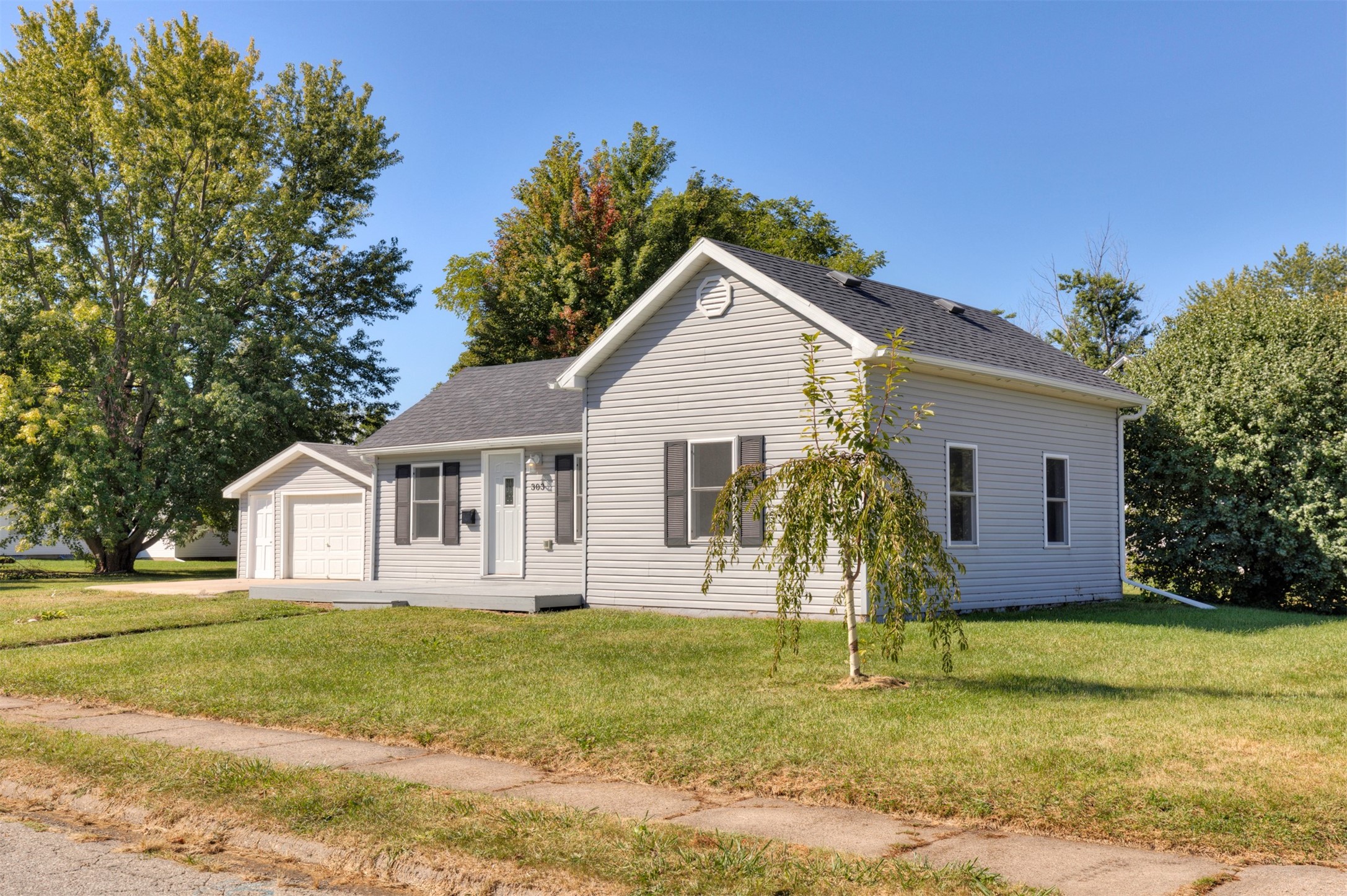 303 W 5th Street, Newton, Iowa image 4