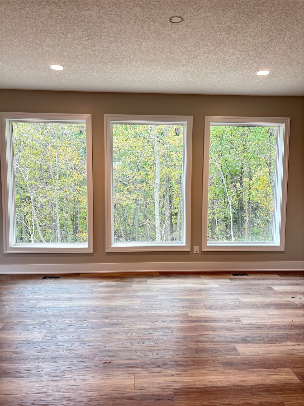 5633 Walnut Ridge Drive