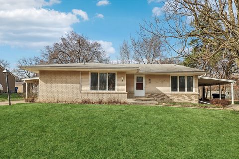 Homes For Sale - 8 E Emma Avenue<br/> Des Moines, IA 50315