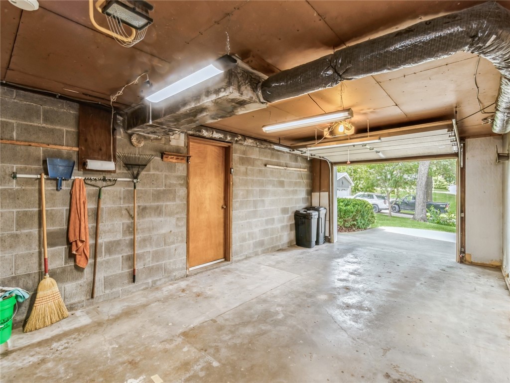 1102 Parkview Drive, Knoxville, Iowa image 35