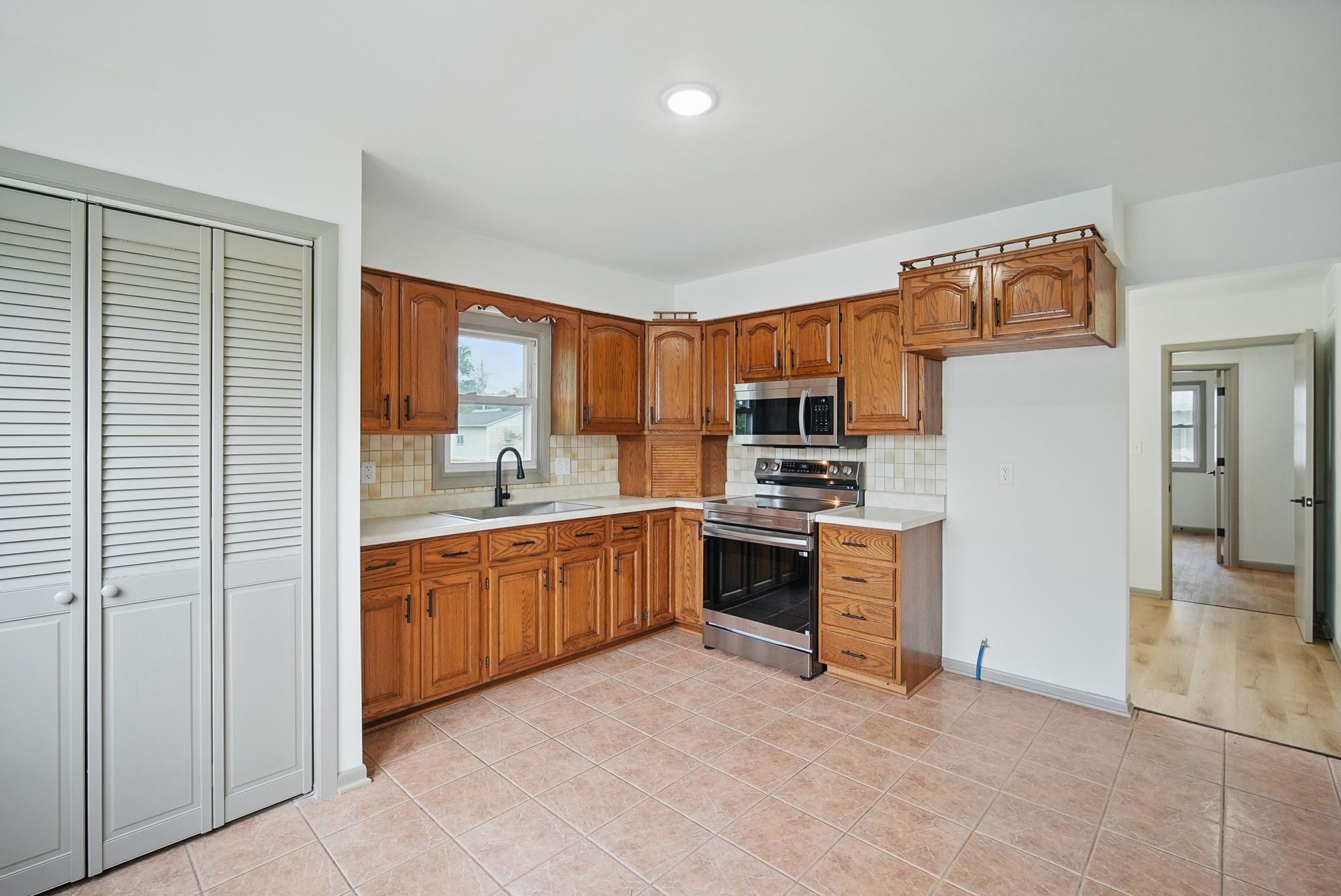 423 E Hillside Avenue, Des Moines, Iowa image 10