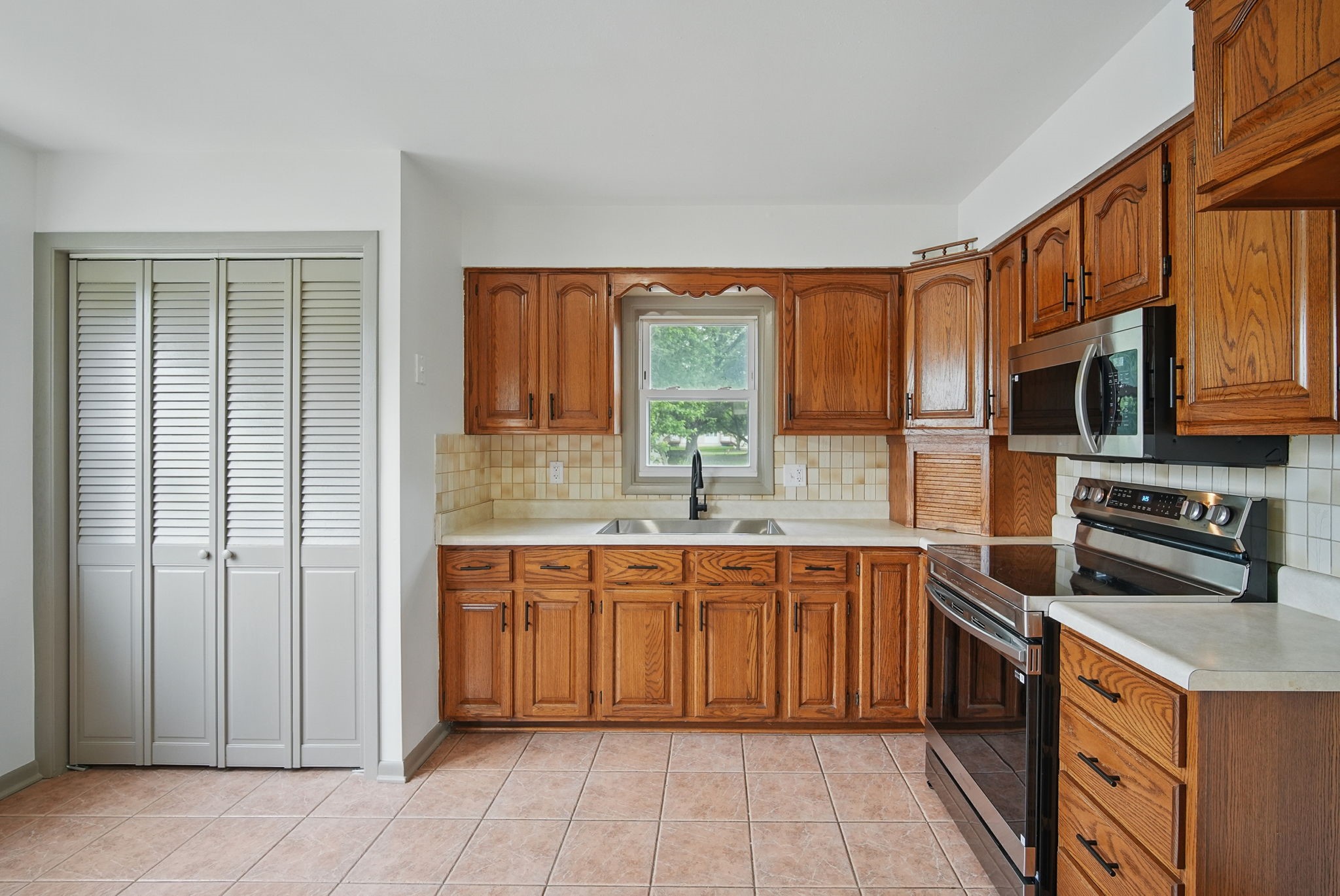 423 E Hillside Avenue, Des Moines, Iowa image 8