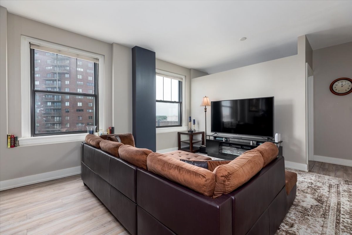 400 Walnut Street #803, Des Moines, Iowa image 7