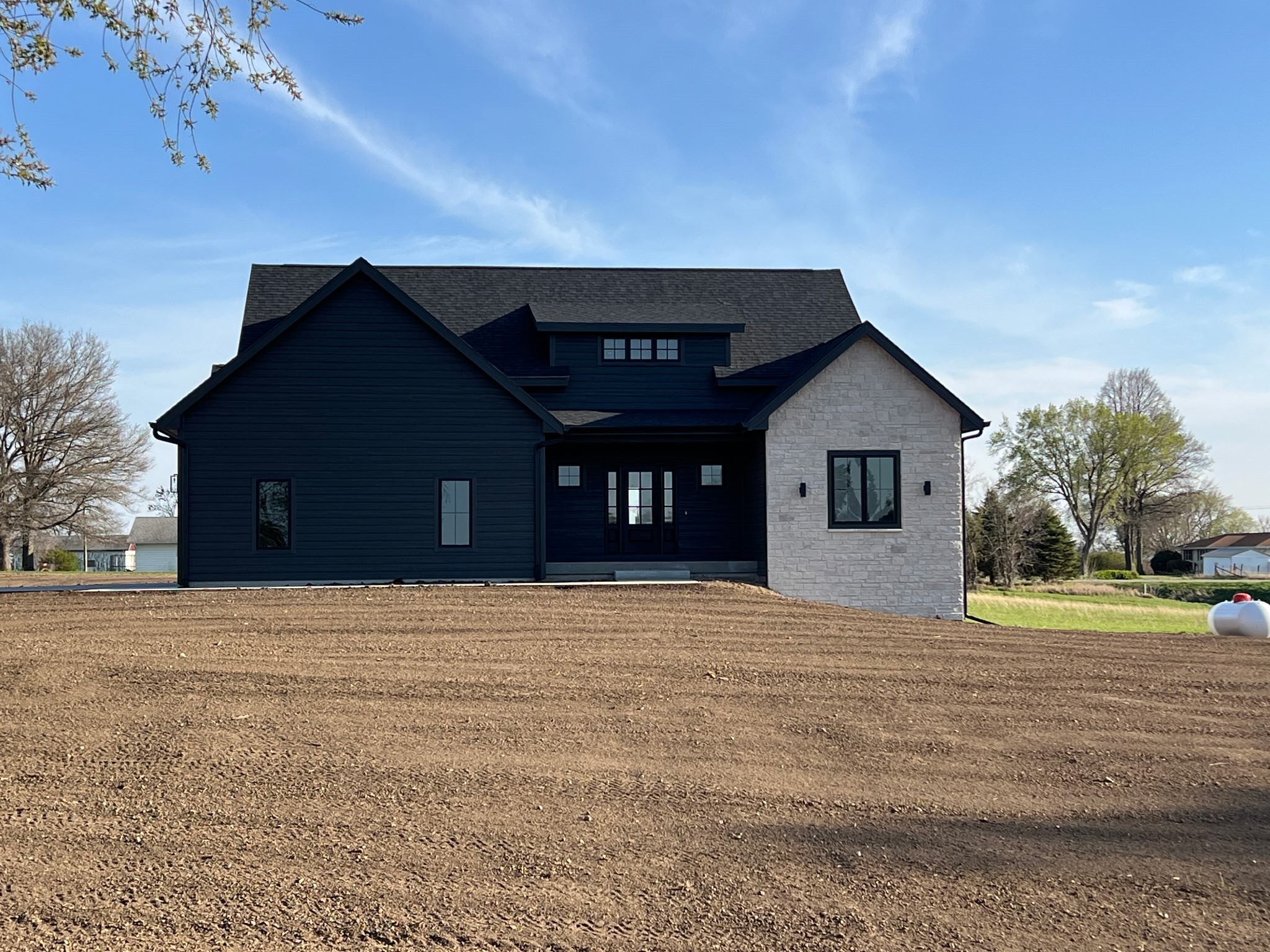 1331 S 52nd Avenue, Newton, Iowa image 1