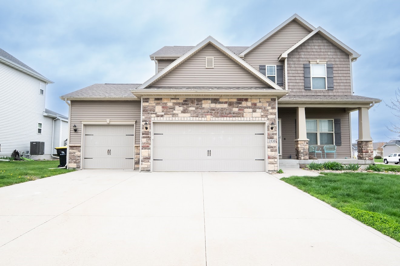 2430 SE Willowbrook Drive, Waukee, Iowa image 1