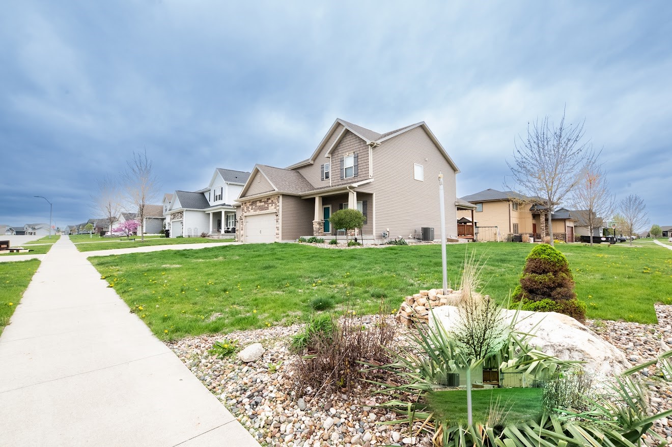 2430 SE Willowbrook Drive, Waukee, Iowa image 2