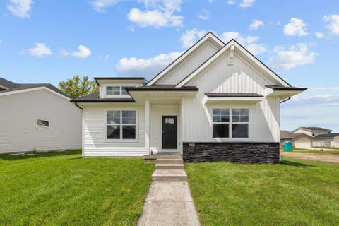 Homes For Sale - 304 Veterans Boulevard<br/> Knoxville, IA 50138