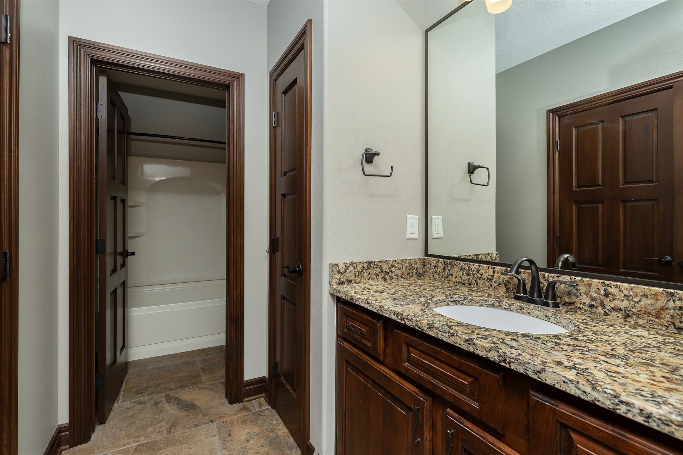 13303 Douglas Parkway, Urbandale, Iowa image 24
