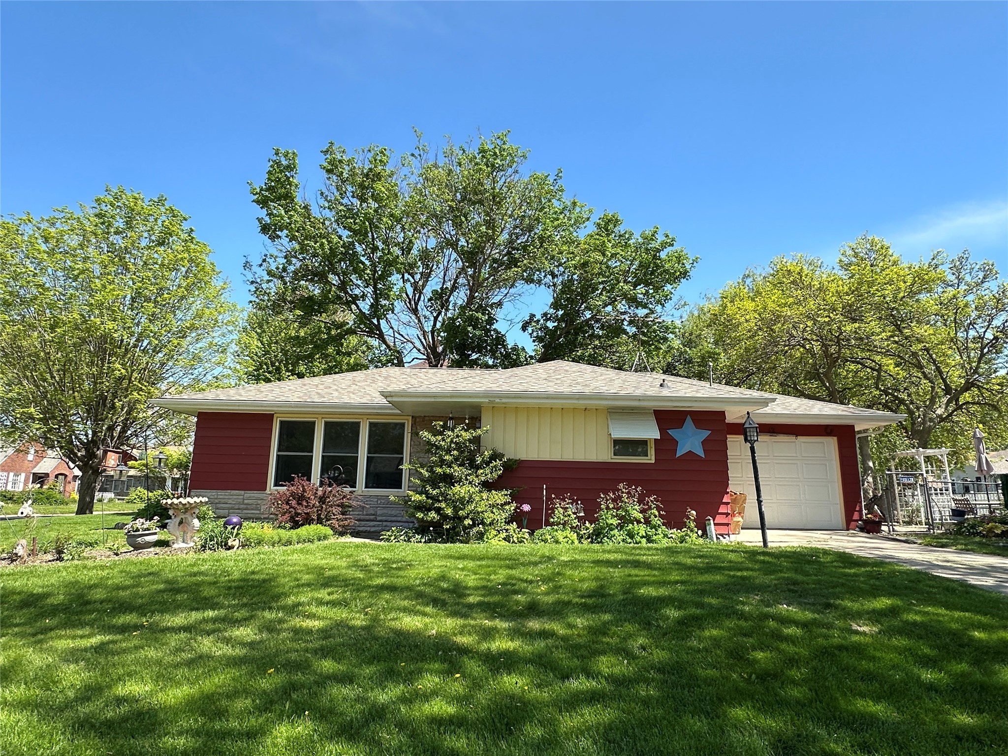 324 W Filmore Street, Winterset, Iowa image 2