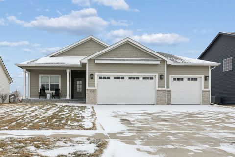 Homes For Sale - 618 35th Street<br/> Altoona, IA 50009