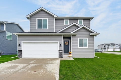 Homes For Sale - 15152 Foxglove Lane<br/> Urbandale, IA 50323