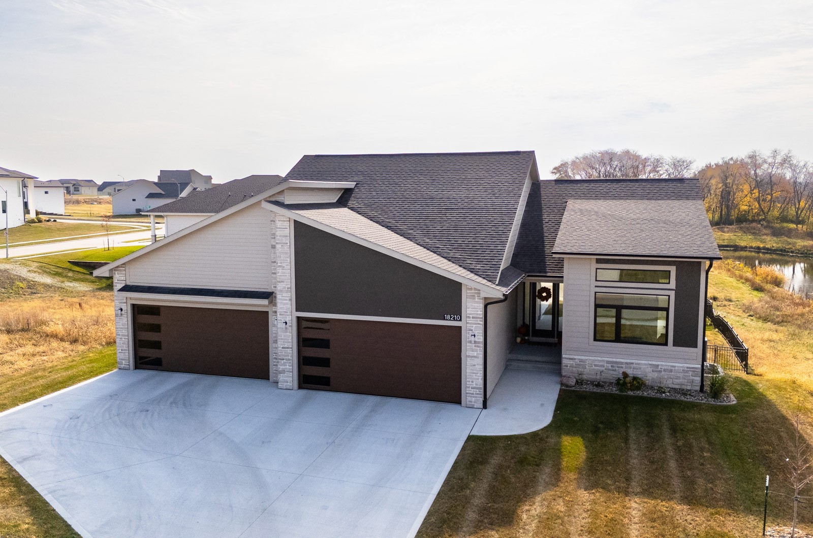 18210 Tanglewood Drive, Clive, Iowa image 3