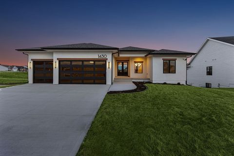 1430 NW Red Oak Drive Waukee IA 50263