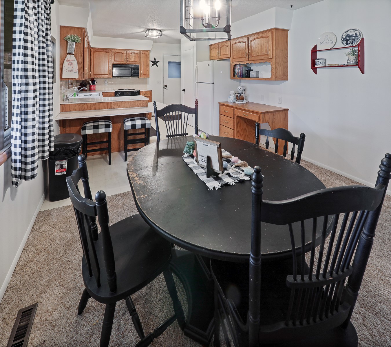409 Farmer Street, Pella, Iowa image 9