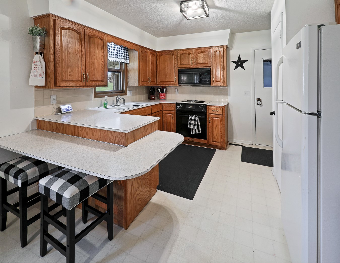 409 Farmer Street, Pella, Iowa image 7