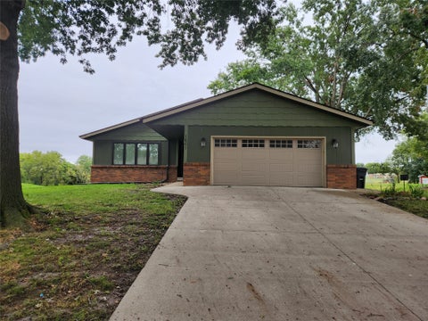 Homes For Sale - 1601 W Jackson Street<br/> Knoxville, IA 50138