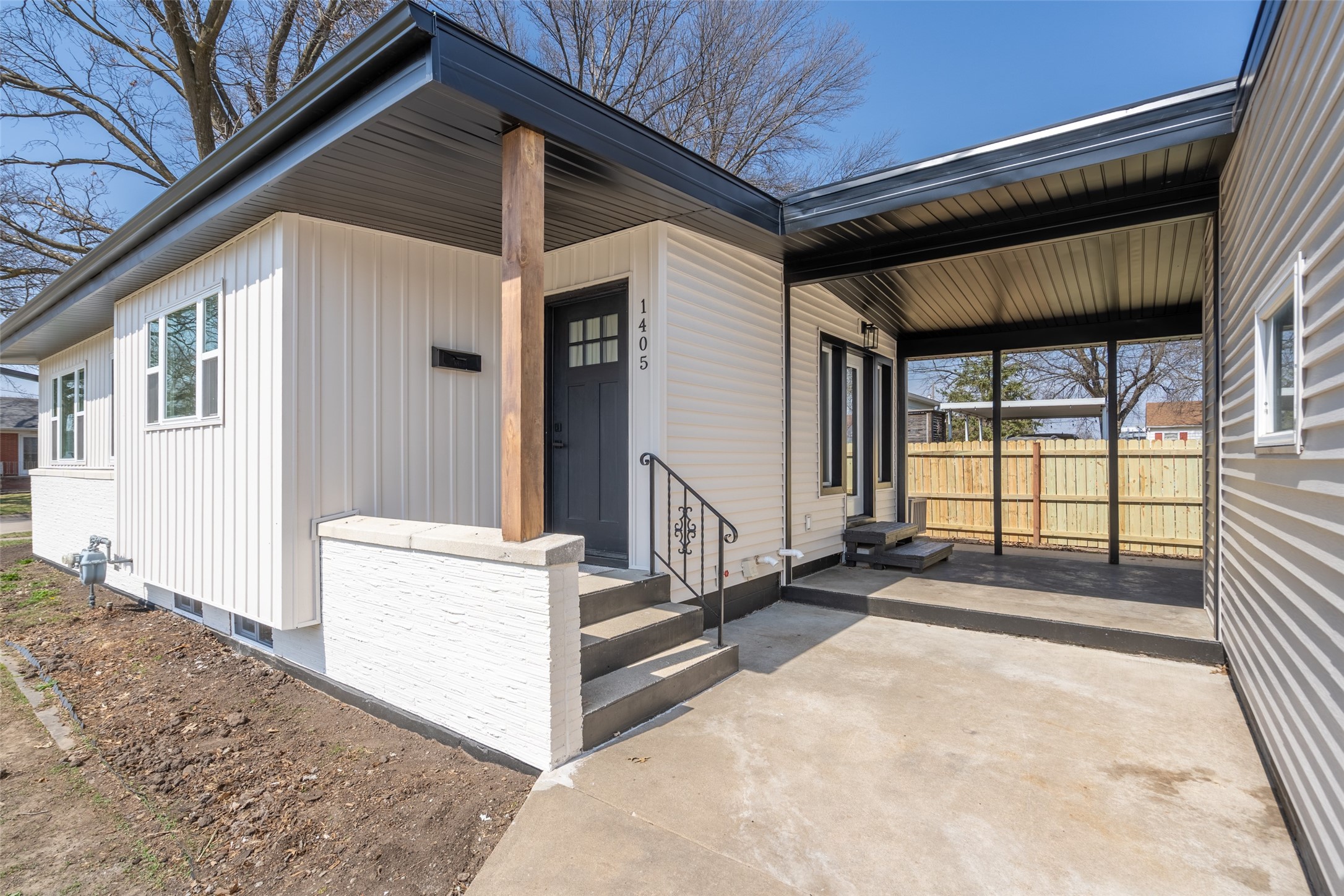 1405 W Pleasant Street