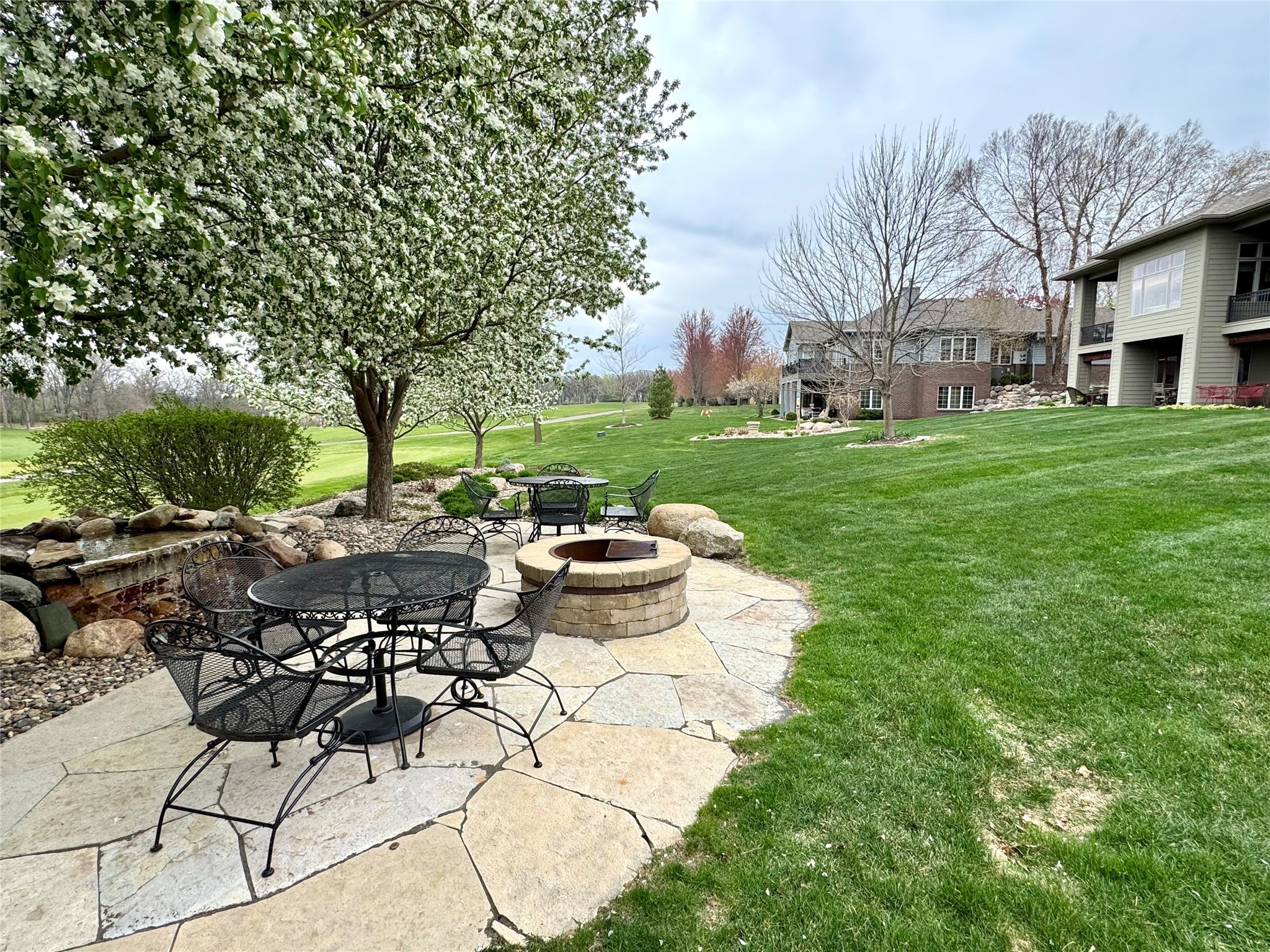 1176 Glen Oaks Drive, West Des Moines, Iowa image 3