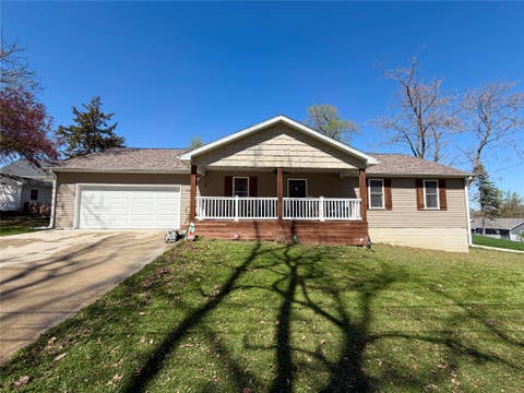 Homes For Sale - 332 S 11th Avenue<br/> Jasper County, Newton, IA 50208